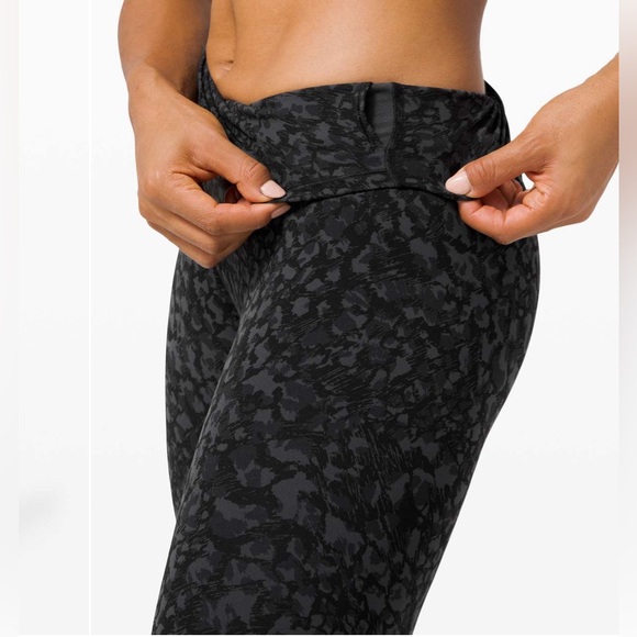 Lululemon Align Crop size 4 with a 21" inseam Wild Thing Camo Deep Coal Multi - Picture 4 of 13